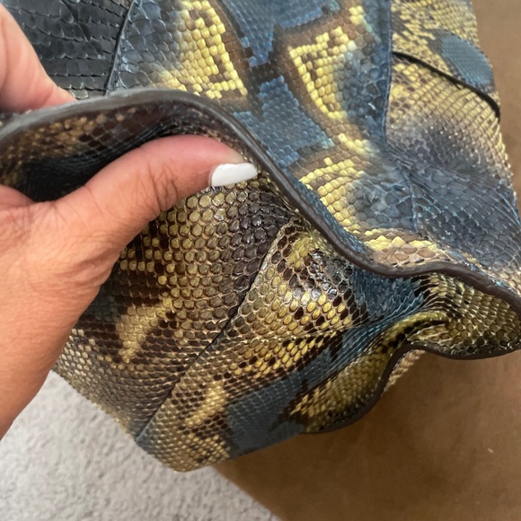 VINTAGE GUCCI Limited Edition Rare Python Large Stirrup Hobo Bag - Picture 11 of 13